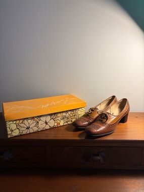 Vintage Mod century Fifth Avenues by Selby Oxford Heels